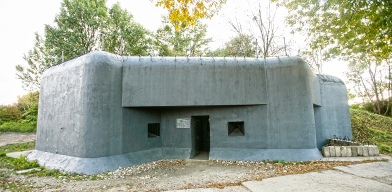 Bunker B-S 4 Lány