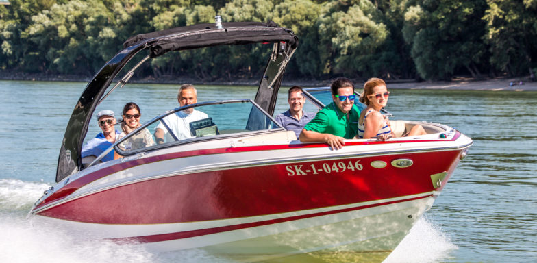 Speedboats – adrenalin and culture on the Danube