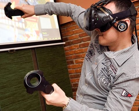 Bar Where You Experience the World of Virtual Reality