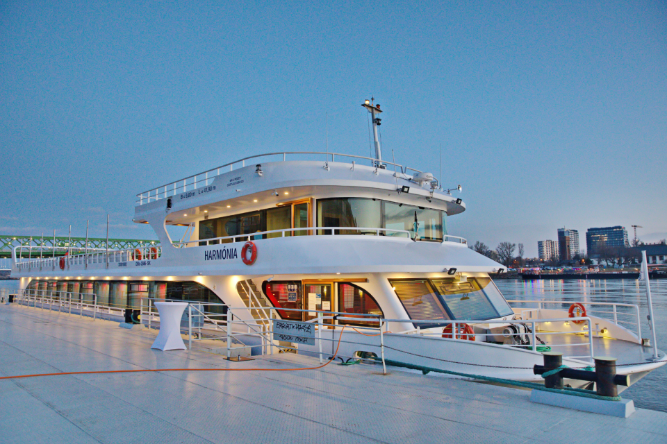boat, brunch