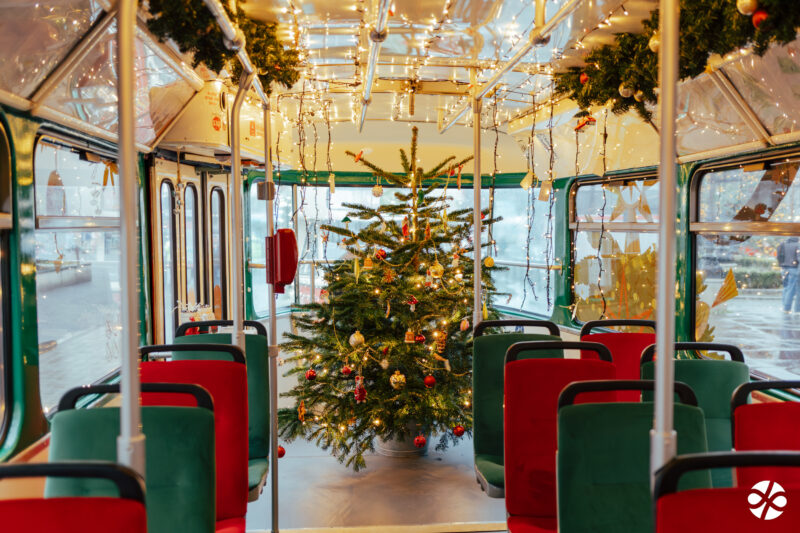 interiér hlavnej vianočnej električky